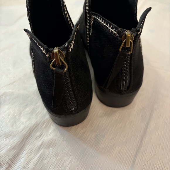 QUPID Women’s Black Fabric Booties SZ 7/7.5 Sliver White Stitching Back Zippers - Picture 6 of 10